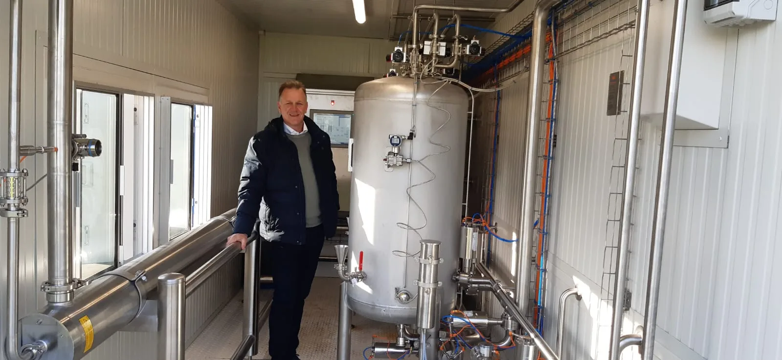 Renze is aanwezig bij presentatie op Dairy Campus van melkindikker demonstratiesysteem.