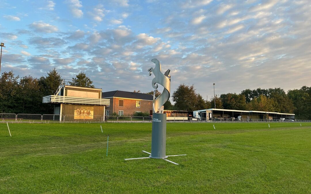 Kunstwerk van Westra op Jouster Merke koersen in Joure